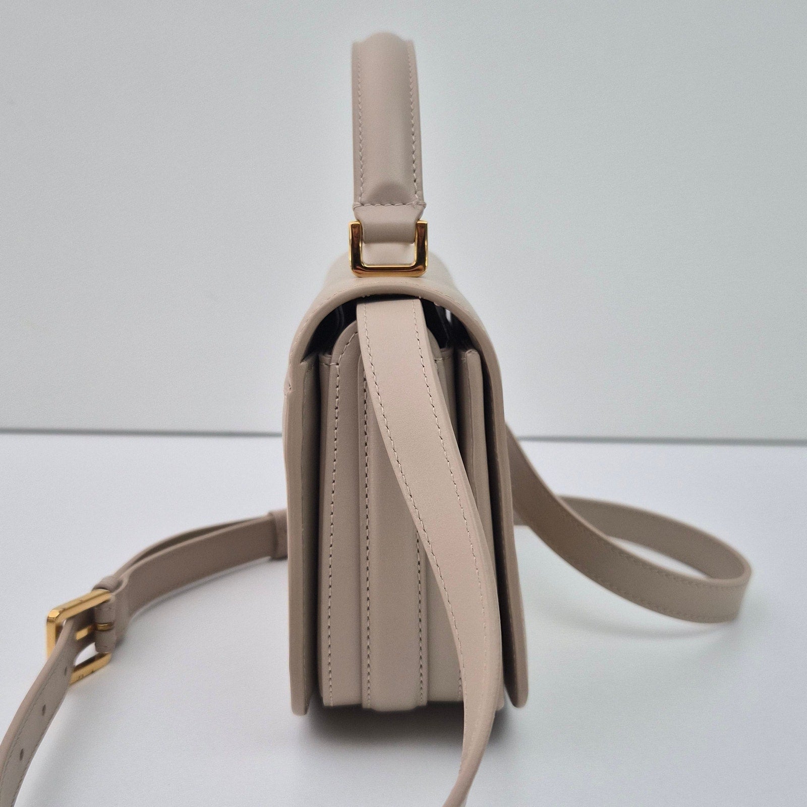 Dior Medium 30 Montaigne Avenue Top Handle Bag Beige