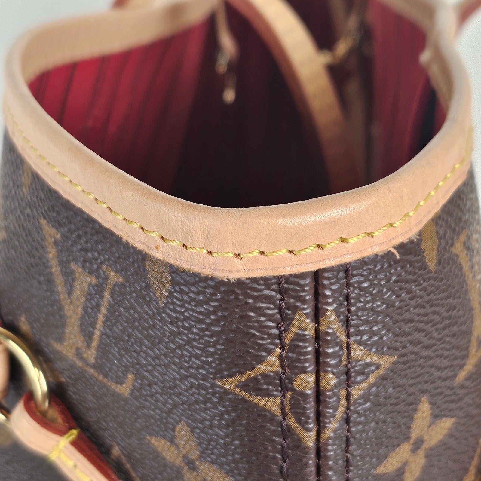 Louis Vuitton Monogram Neverfull MM Tote Cherry Interior