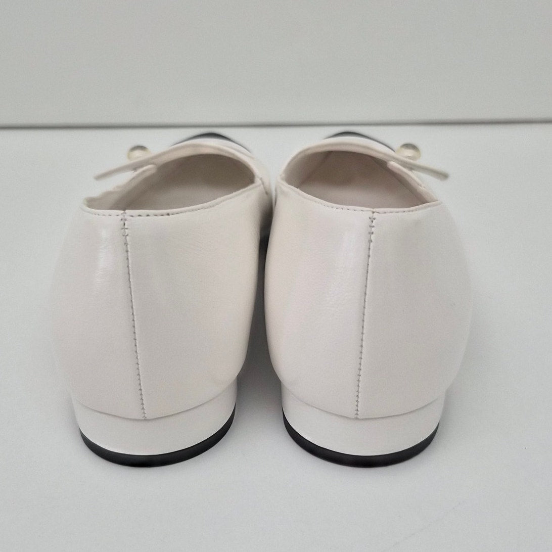 Chanel Shiny Lambskin Grosgrain Pointed Toe CC Ballet Flats US 9 / EU 39 White Black