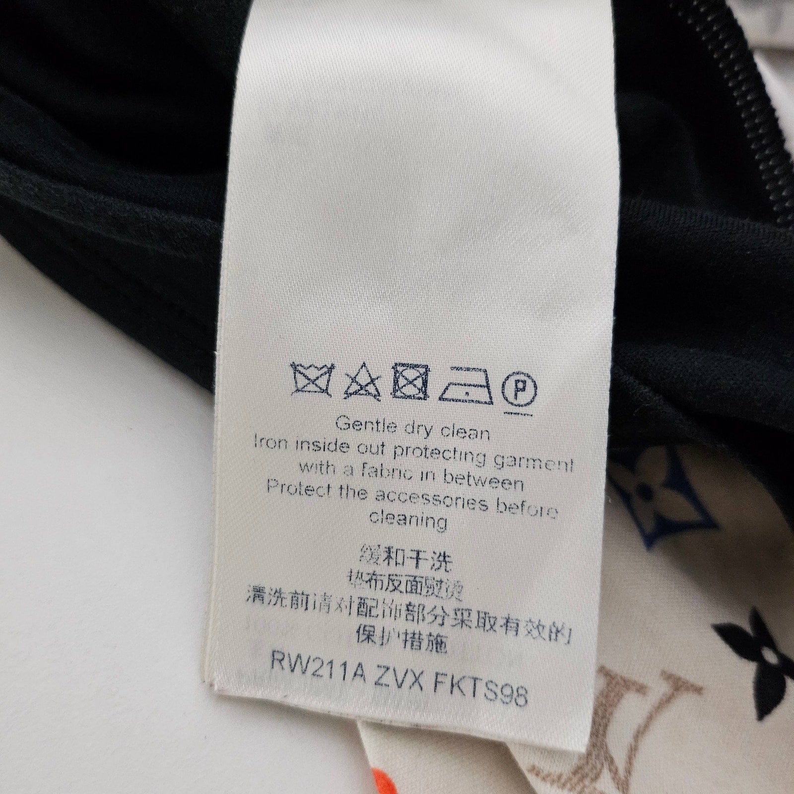 Louis Vuitton Game On T-Shirt Size Small