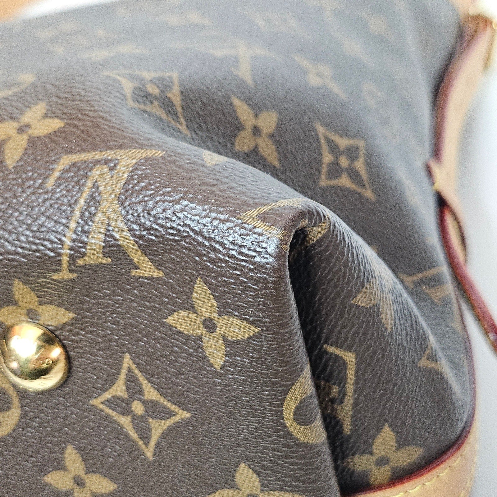 Louis Vuitton Monogram Giant CarryAll MM