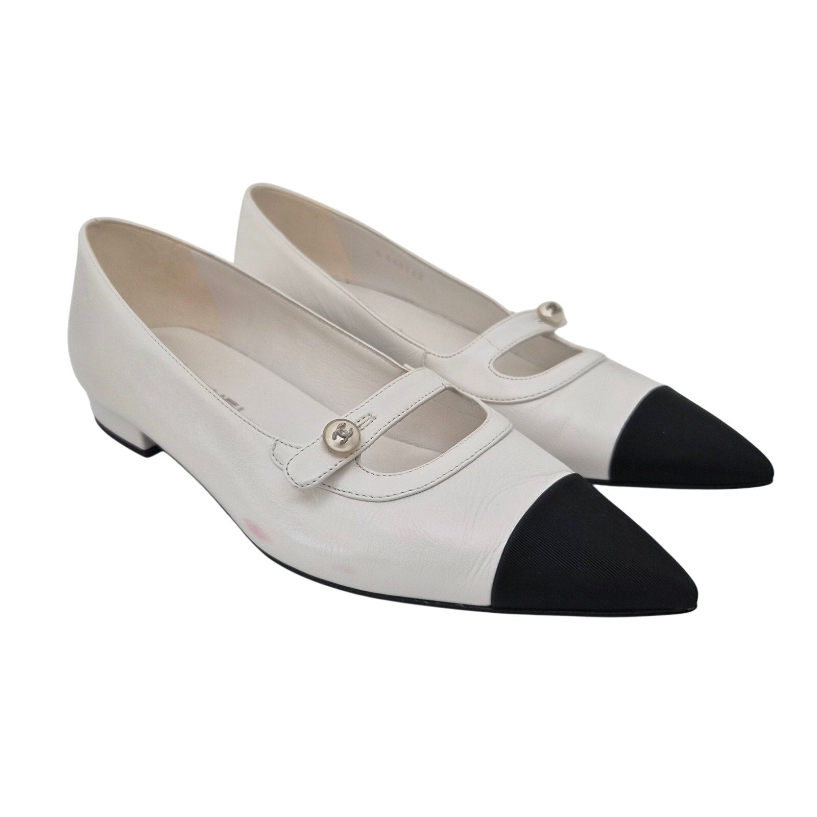 Chanel Shiny Lambskin Grosgrain Pointed Toe CC Ballet Flats US 9 / EU 39 White Black