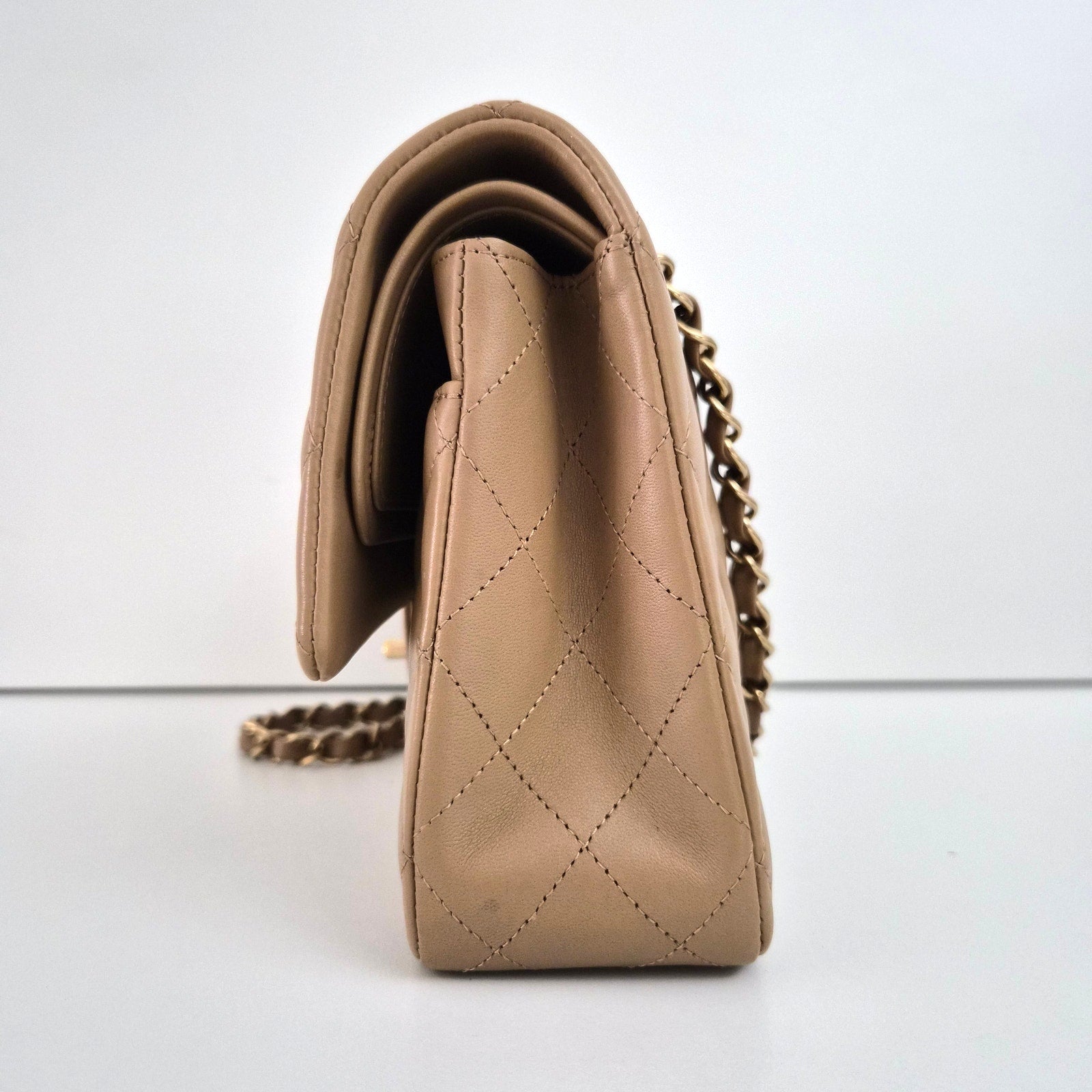 Chanel 22B Medium Classic Flap Lambskin Beige