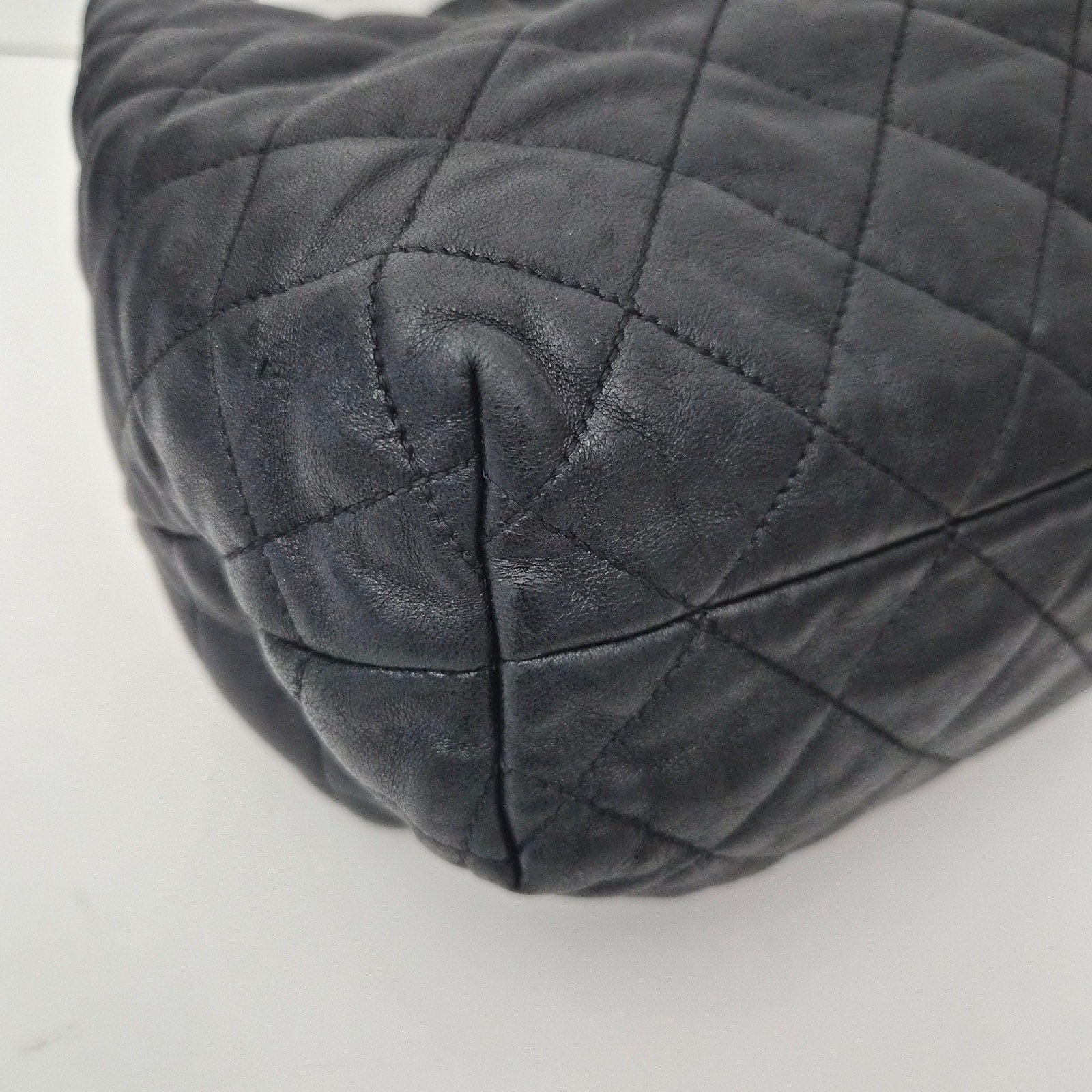Saint Laurent Icare Maxi Quilted Lambskin Shopping Tote Black