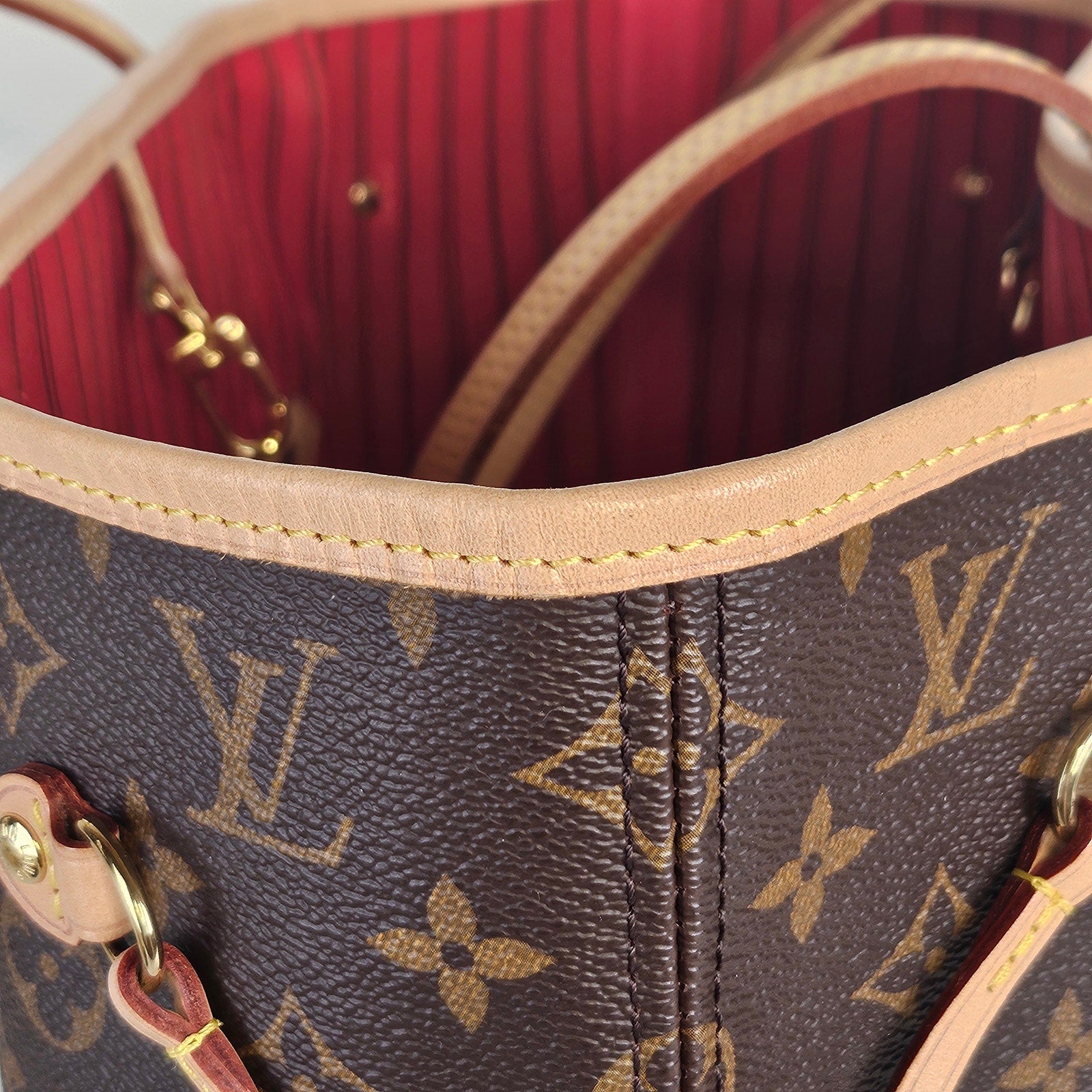 Louis Vuitton Monogram Neverfull MM Tote Cherry Interior