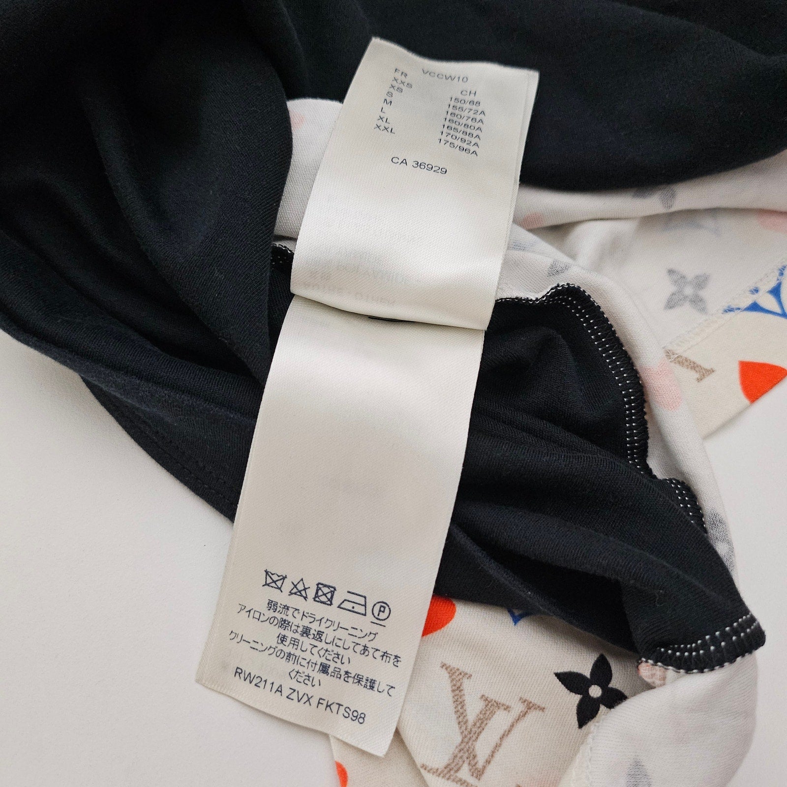 Louis Vuitton Game On T-Shirt Size Small