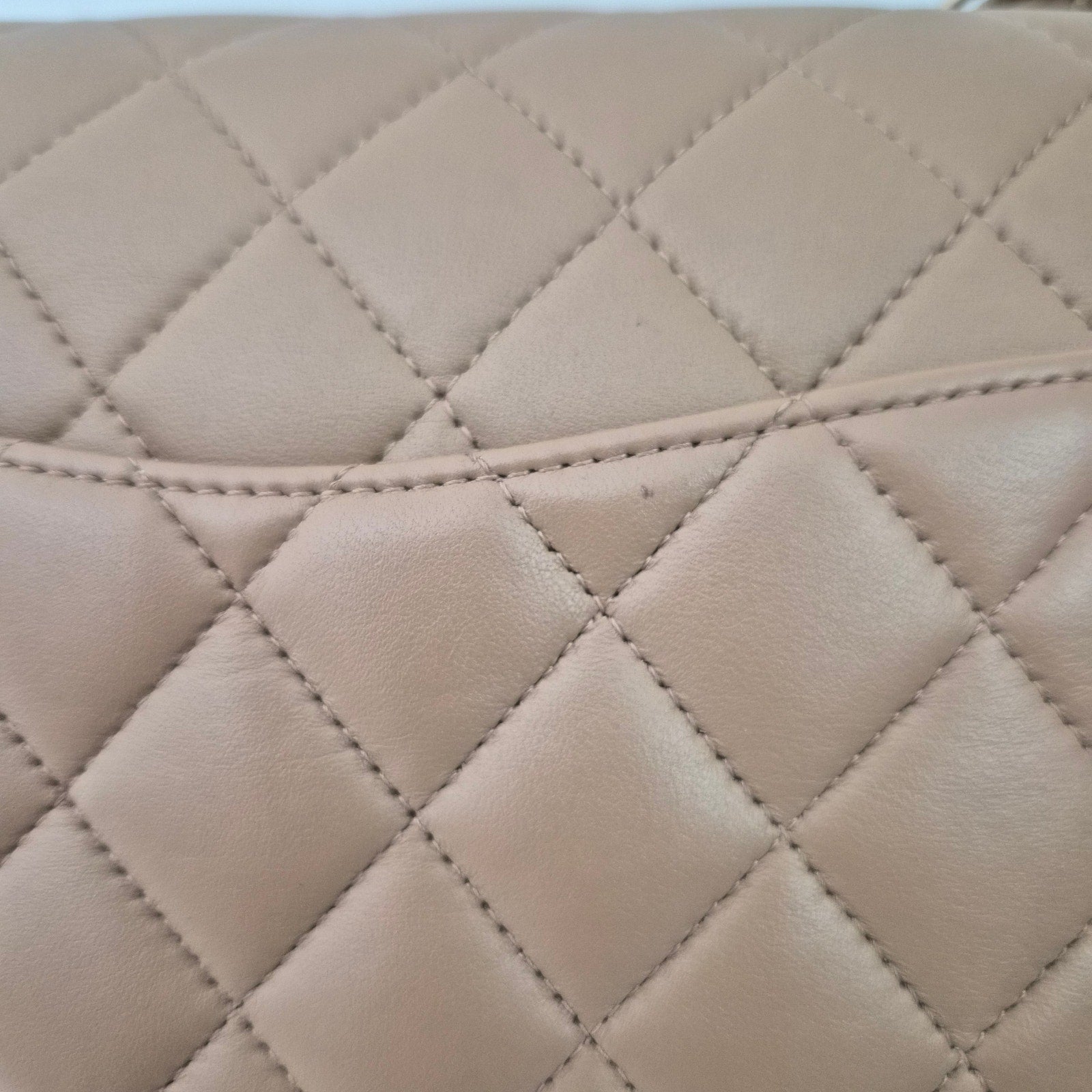 Chanel 22B Medium Classic Flap Lambskin Beige