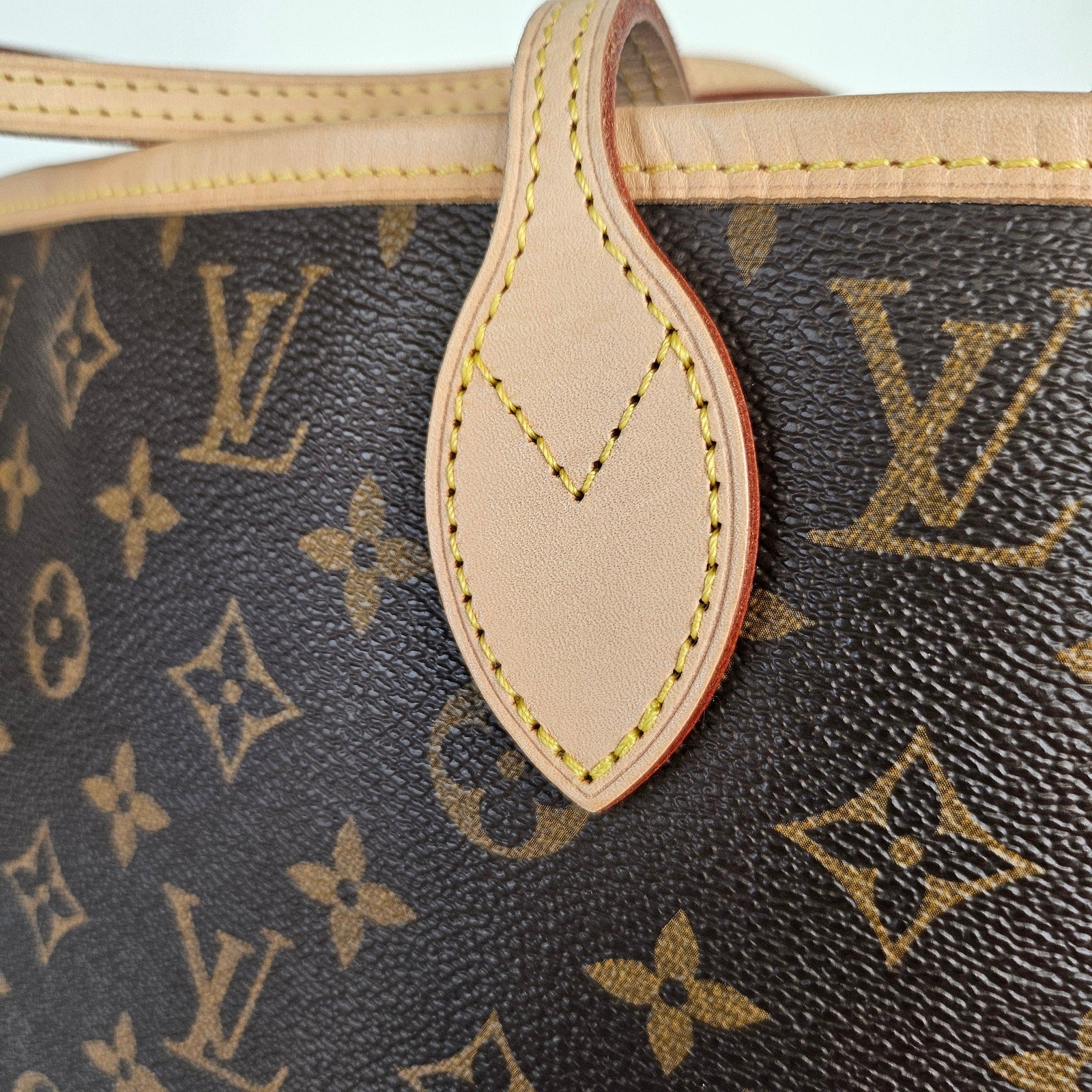 Louis Vuitton Monogram Neverfull MM Tote Cherry Interior