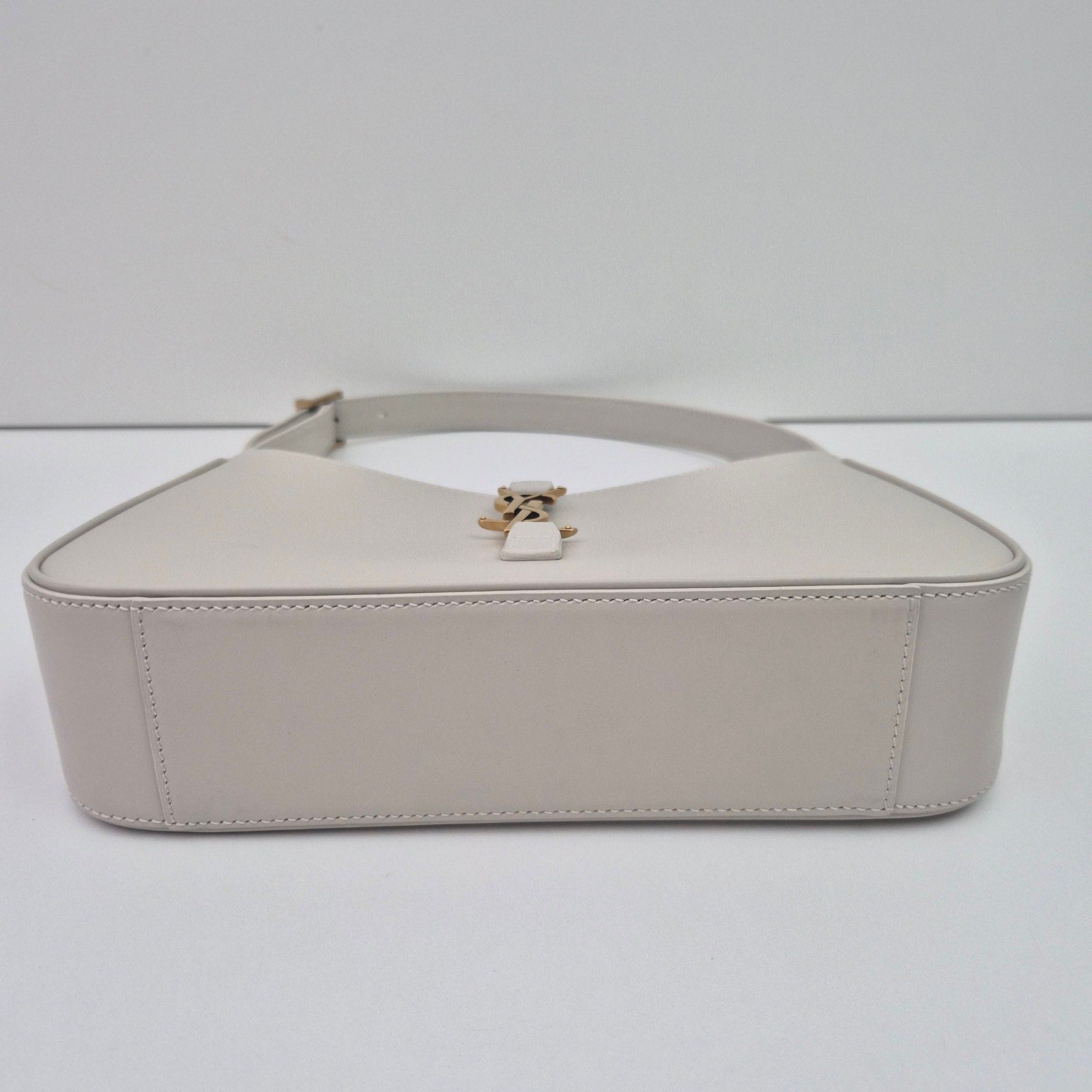 Saint Laurent Smooth Calfskin Le 5 A 7 Hobo White