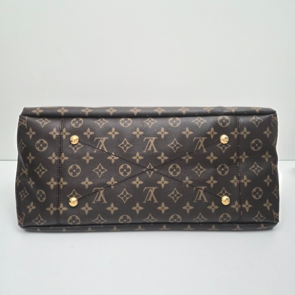 Louis Vuitton Monogram Artsy MM Shoulder Bag