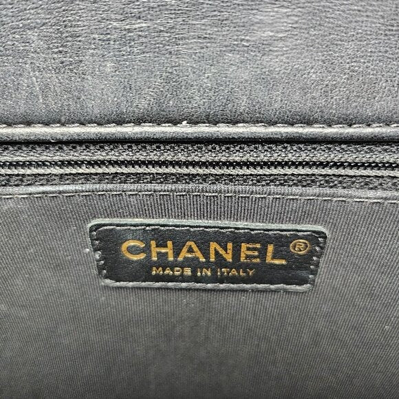 Chanel Lambskin New Medium Boy Bag Black