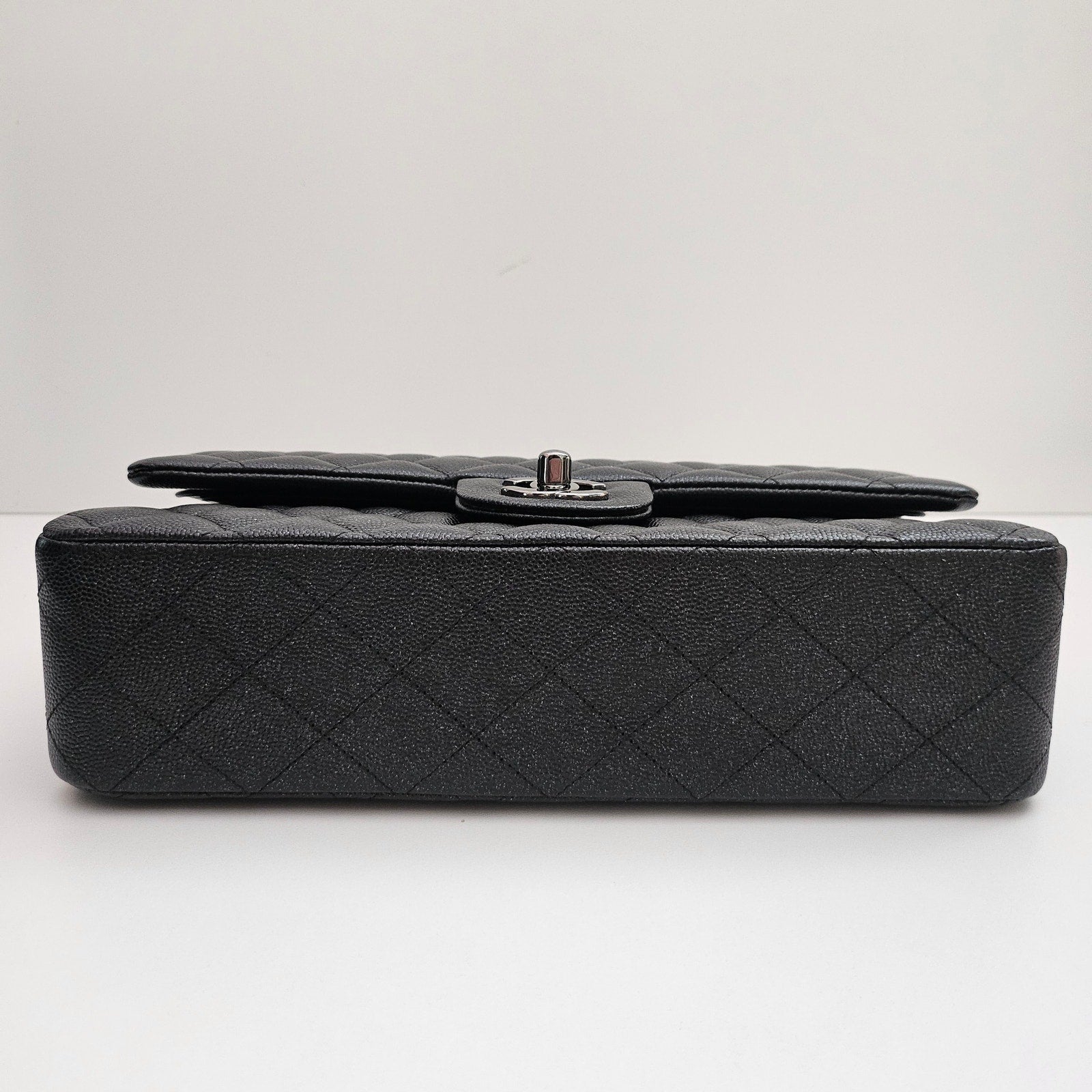Chanel Classic Medium Flap 18C Iridescent Black Black Caviar Shoulder Bag Gunmetal Hardware