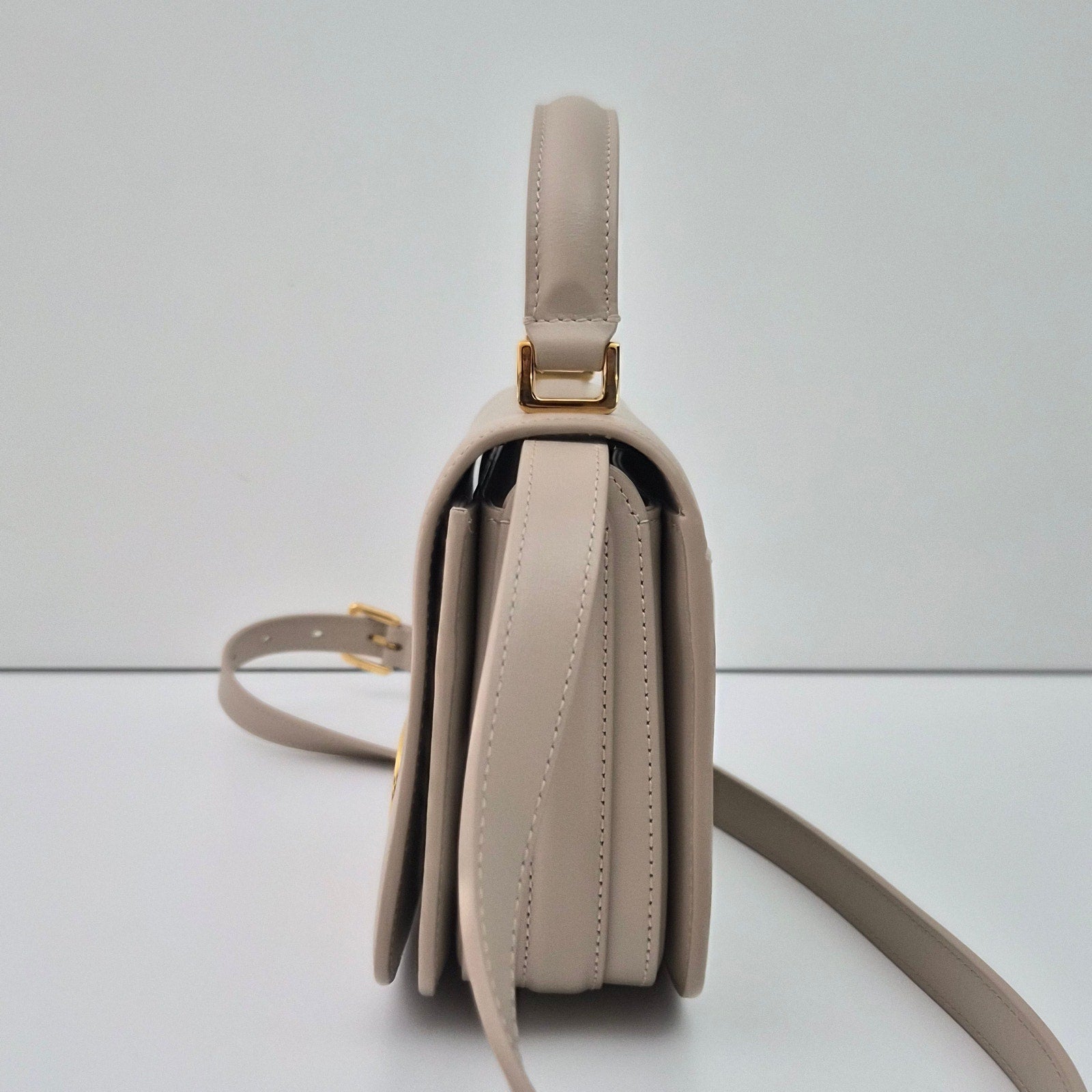 Dior Medium 30 Montaigne Avenue Top Handle Bag Beige