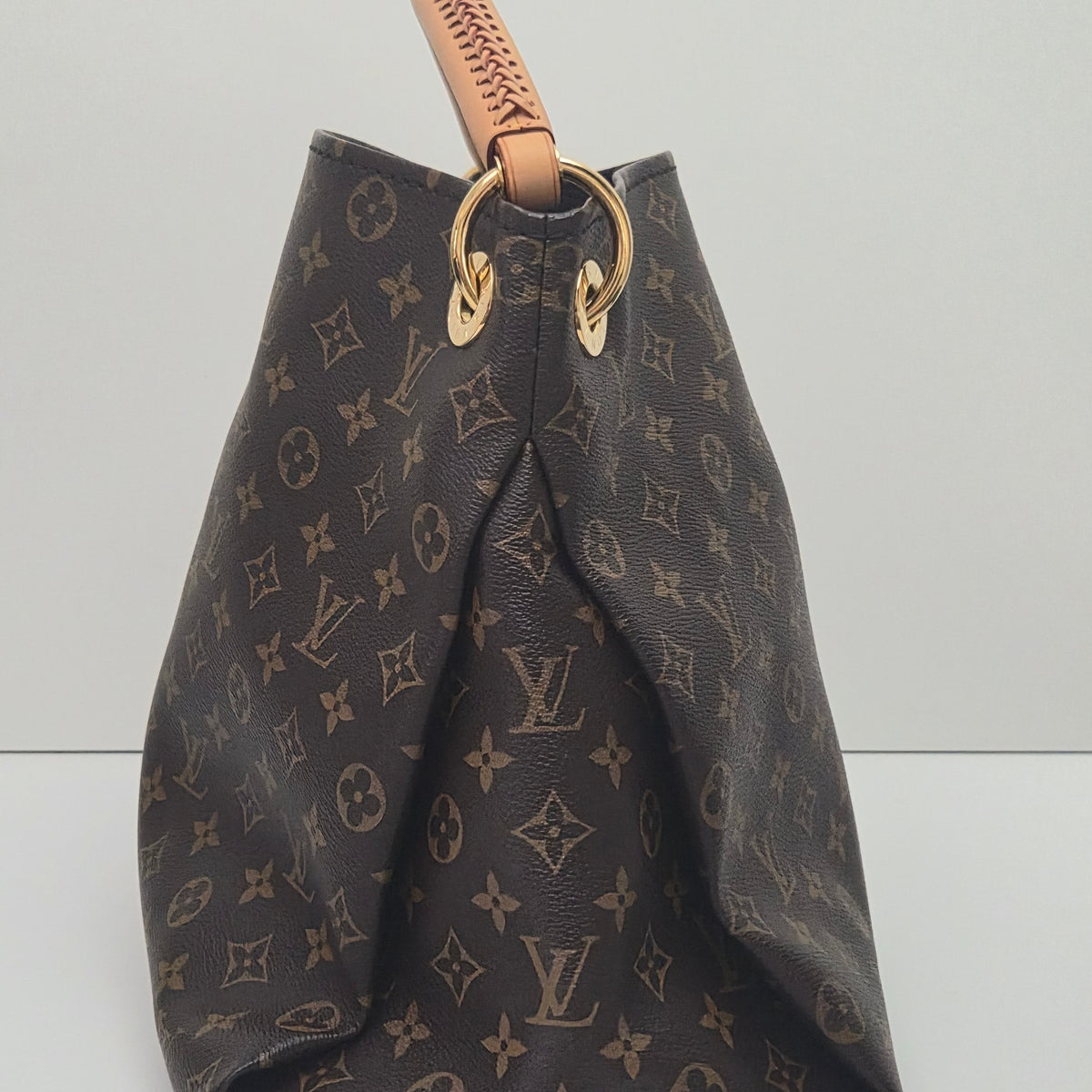 Louis Vuitton Monogram Artsy MM Shoulder Bag