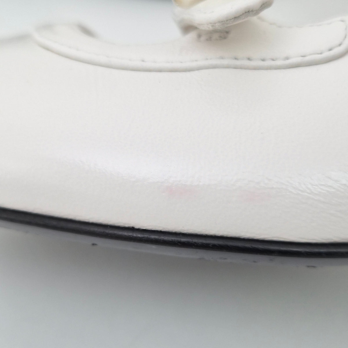 Chanel Shiny Lambskin Grosgrain Pointed Toe CC Ballet Flats US 9 / EU 39 White Black