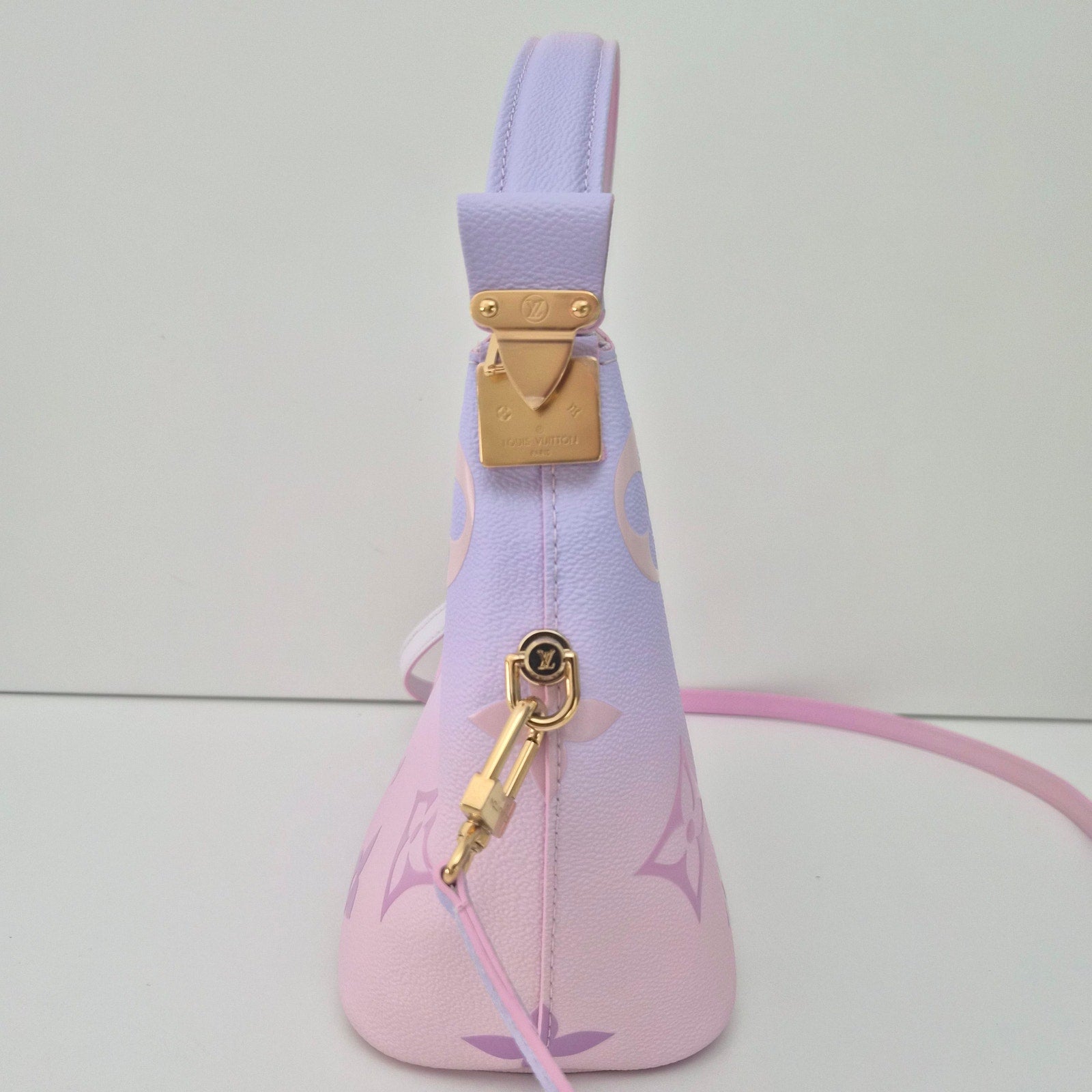 Louis Vuitton Monogram Giant Spring In The City Marshmallow Hobo PM Sunrise Pastel