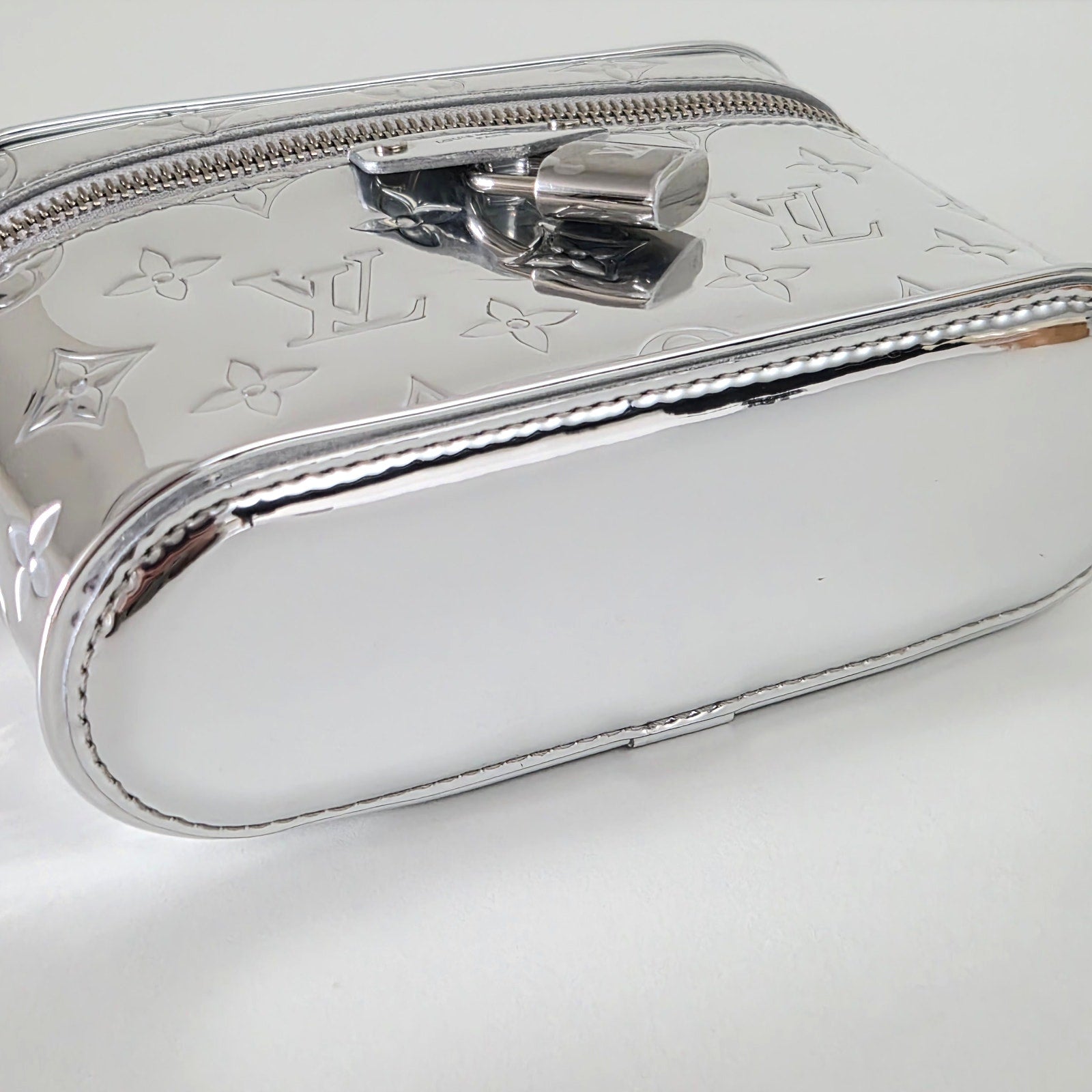 Louis Vuitton Ski Vanity Chain Pouch Silver