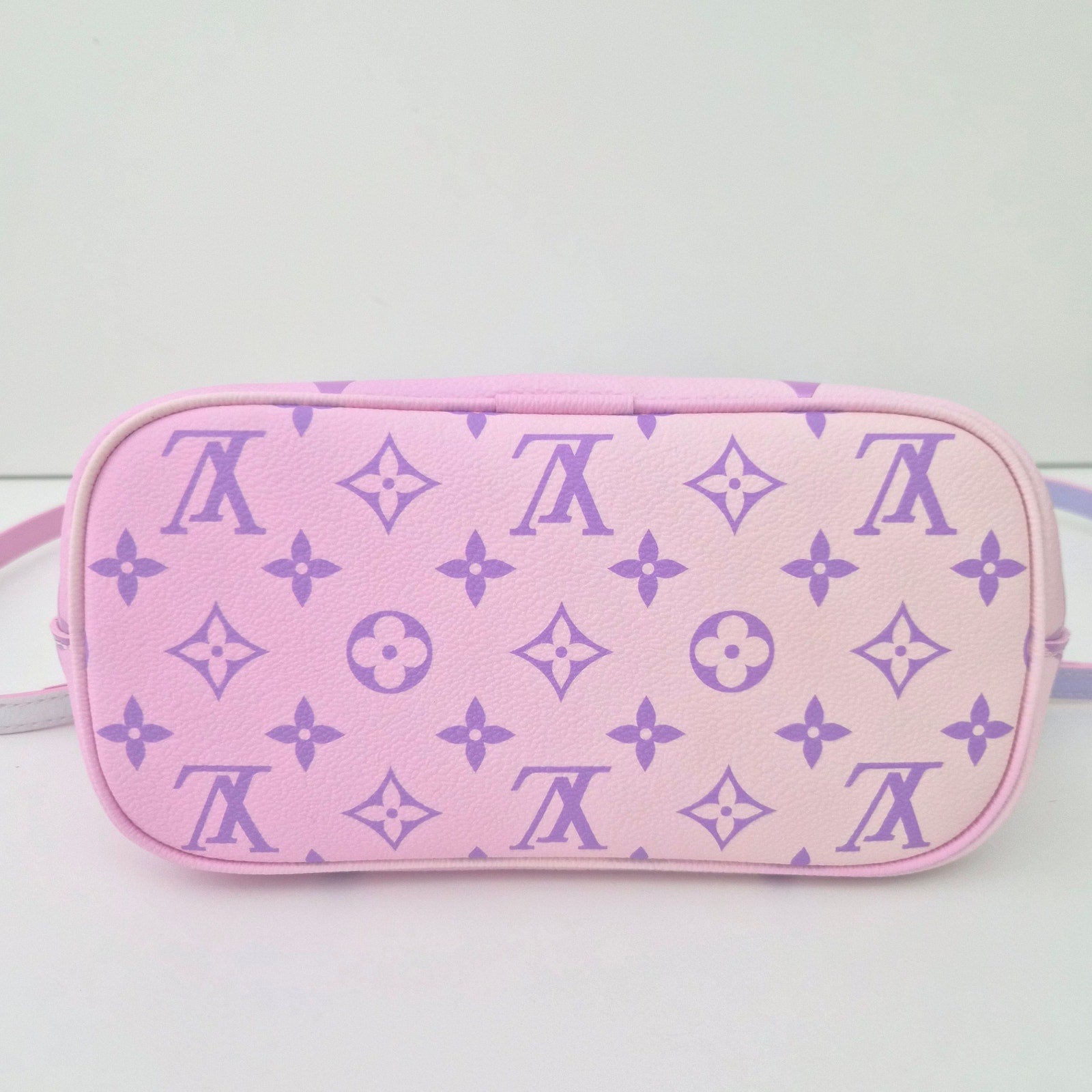 Louis Vuitton Monogram Giant Spring In The City Marshmallow Hobo PM Sunrise Pastel
