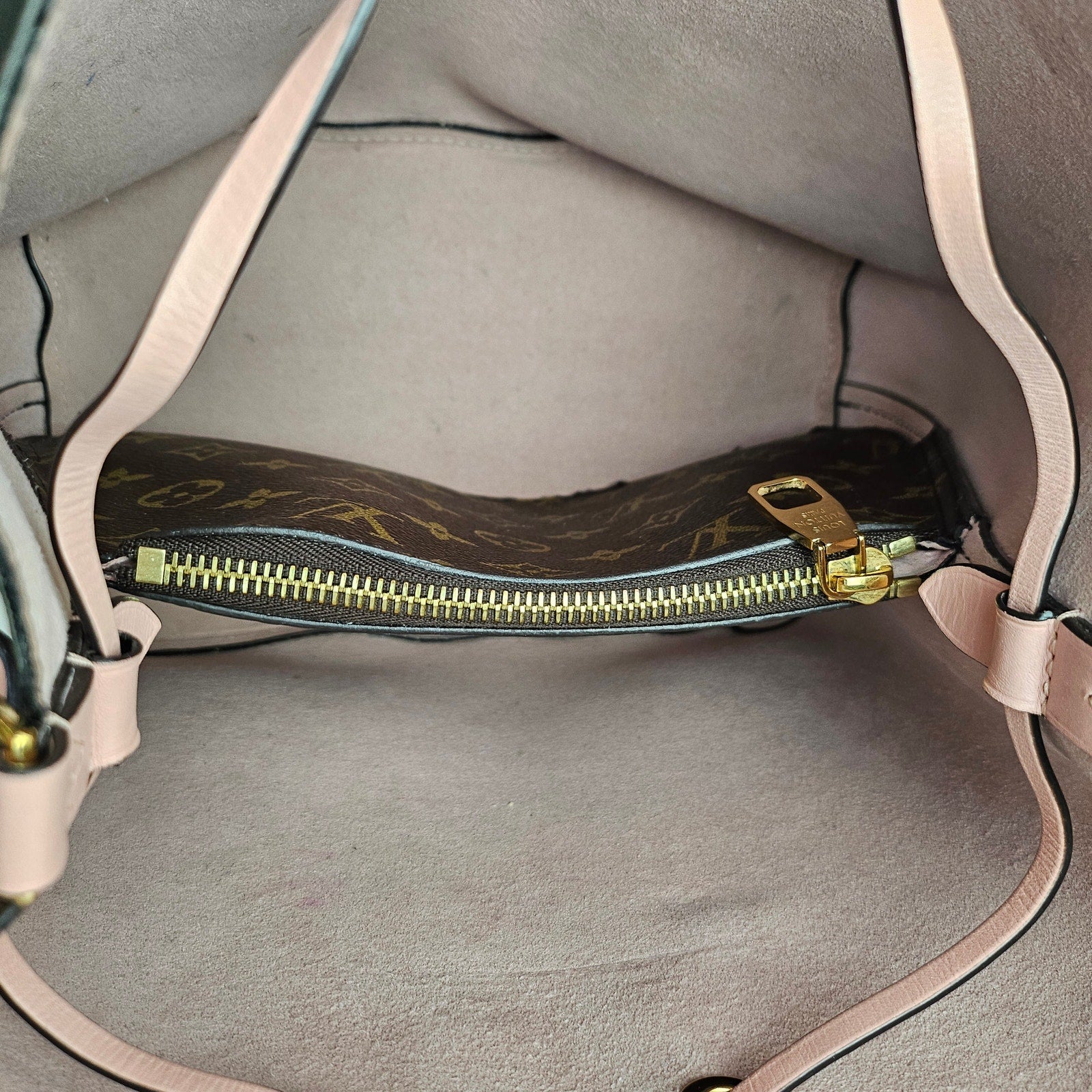 Louis Vuitton Néonoé MM Monogram Pink Shoulder Bag