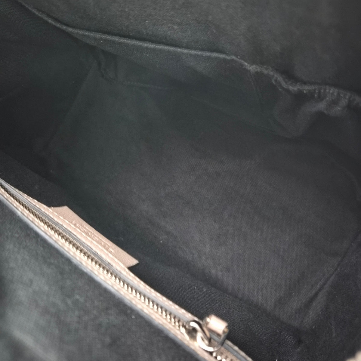 Givenchy Small Gray Leather Antigona Shoudler Bag 2026