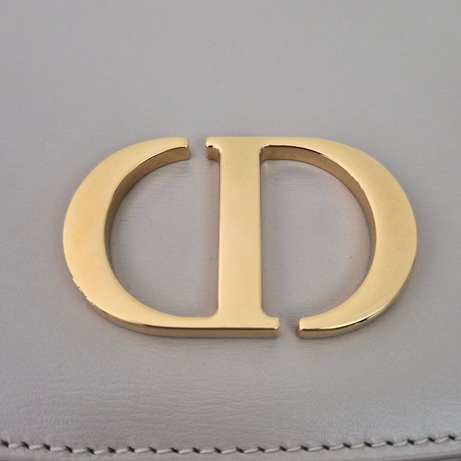 Dior Medium 30 Montaigne Avenue Top Handle Bag Beige