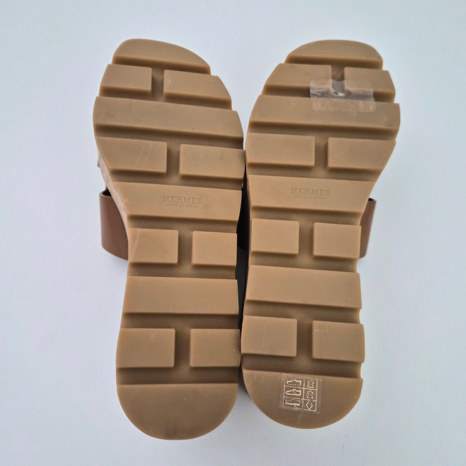 Hermes Calfskin Cork Eze 30 Sandals 36 Gold