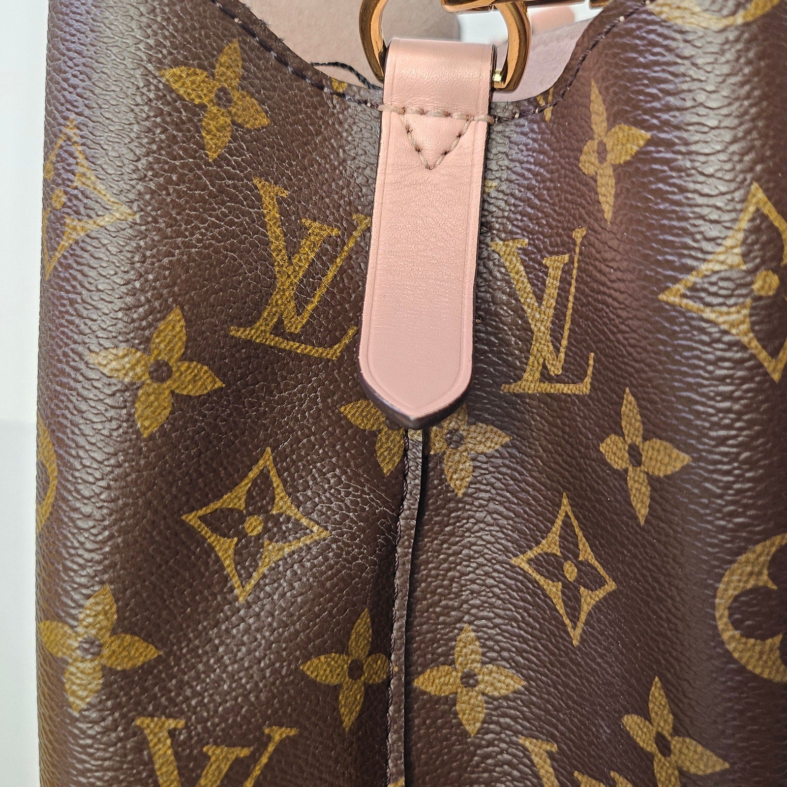 Louis Vuitton Néonoé MM Monogram Pink Shoulder Bag