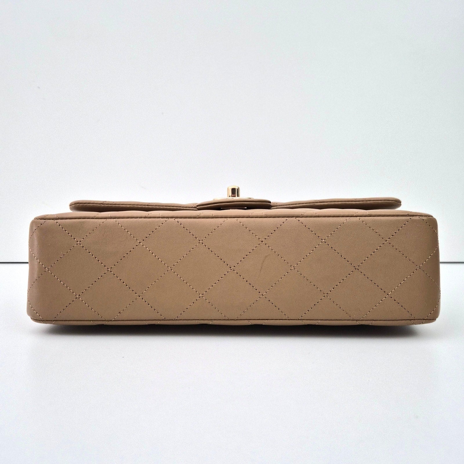 Chanel 22B Medium Classic Flap Lambskin Beige