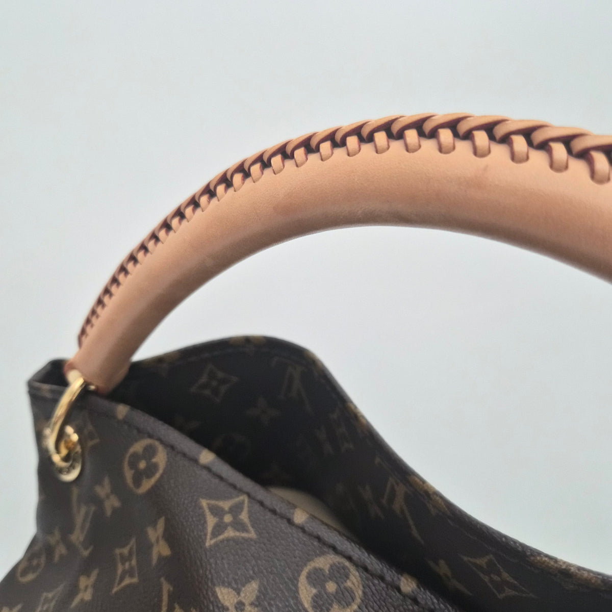 Louis Vuitton Monogram Artsy MM Shoulder Bag