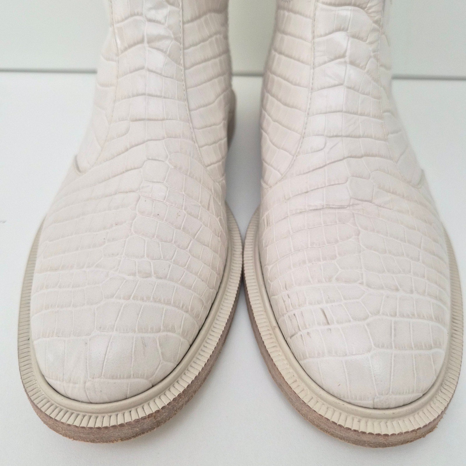 Fendi Karligraphy Cream Logo Croc Embossed Riding Boots Size US 8.5 / EU 38.5