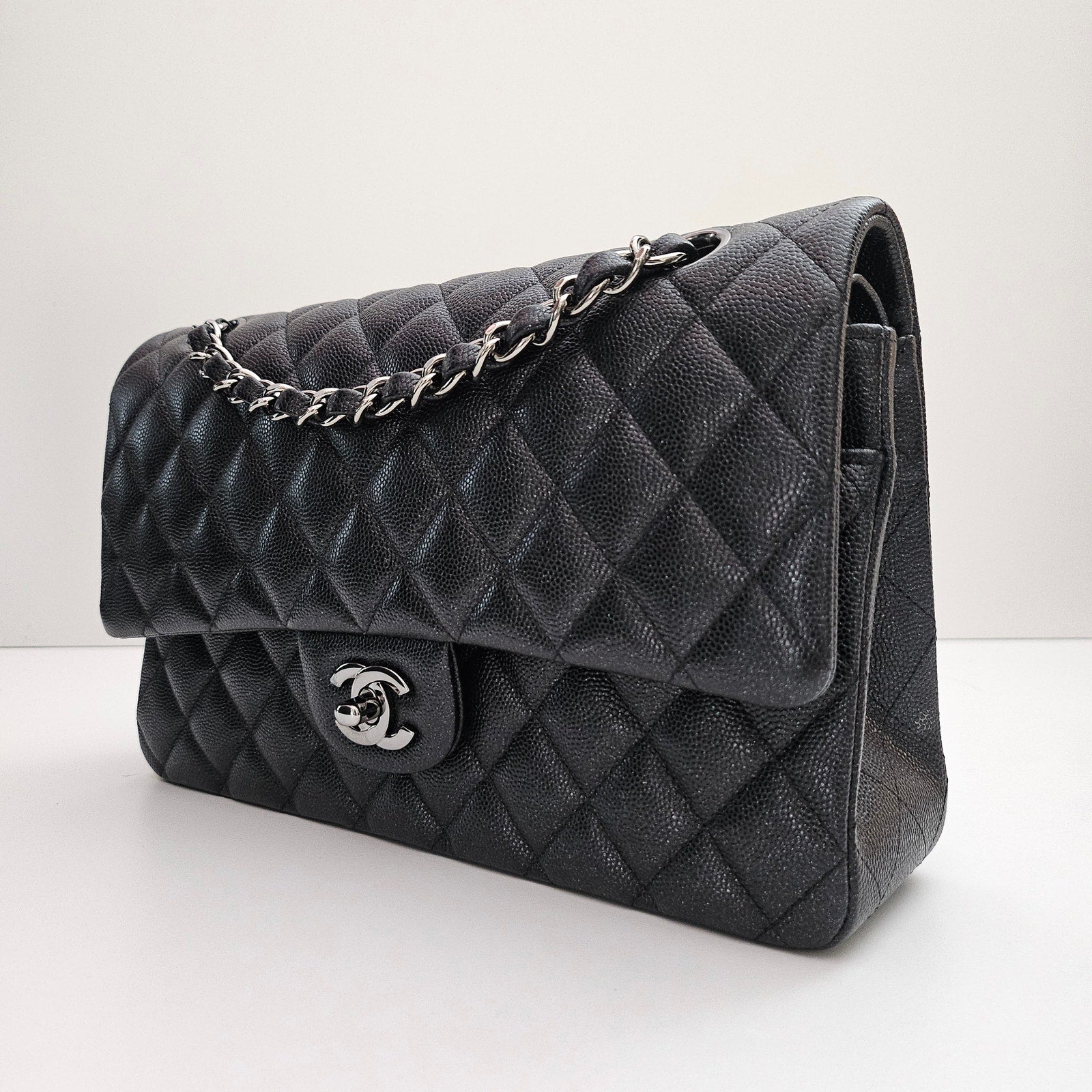 Chanel Classic Medium Flap 18C Iridescent Black Black Caviar Shoulder Bag Gunmetal Hardware