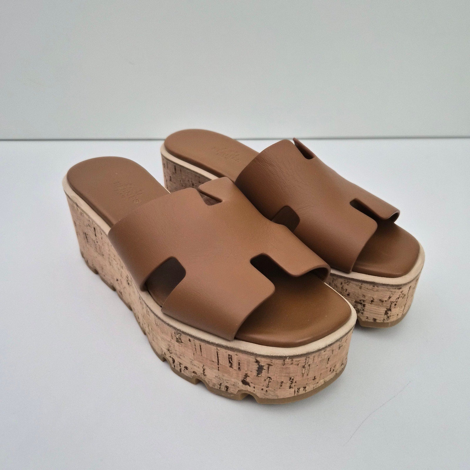 Hermes Calfskin Cork Eze 30 Sandals 36 Gold
