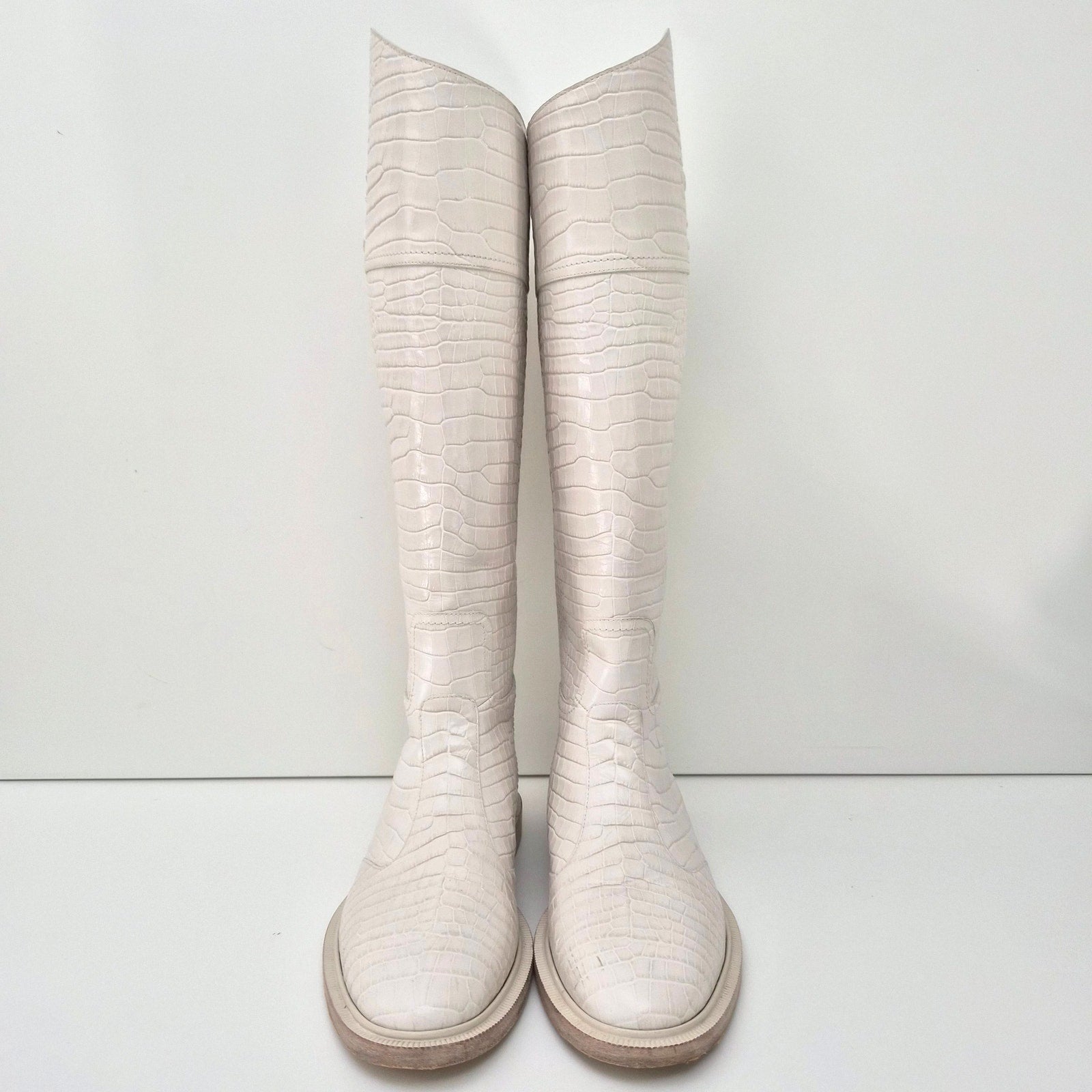 Fendi Karligraphy Cream Logo Croc Embossed Riding Boots Size US 8.5 / EU 38.5