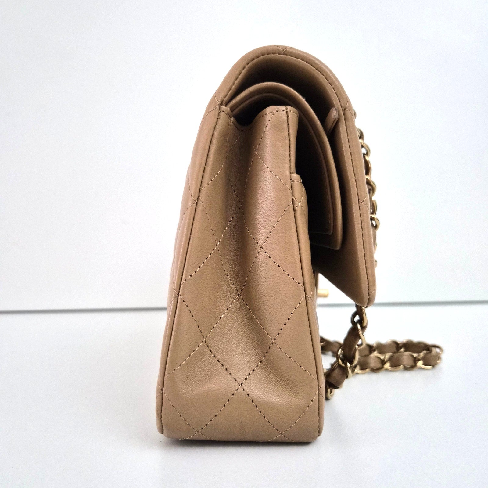Chanel 22B Medium Classic Flap Lambskin Beige
