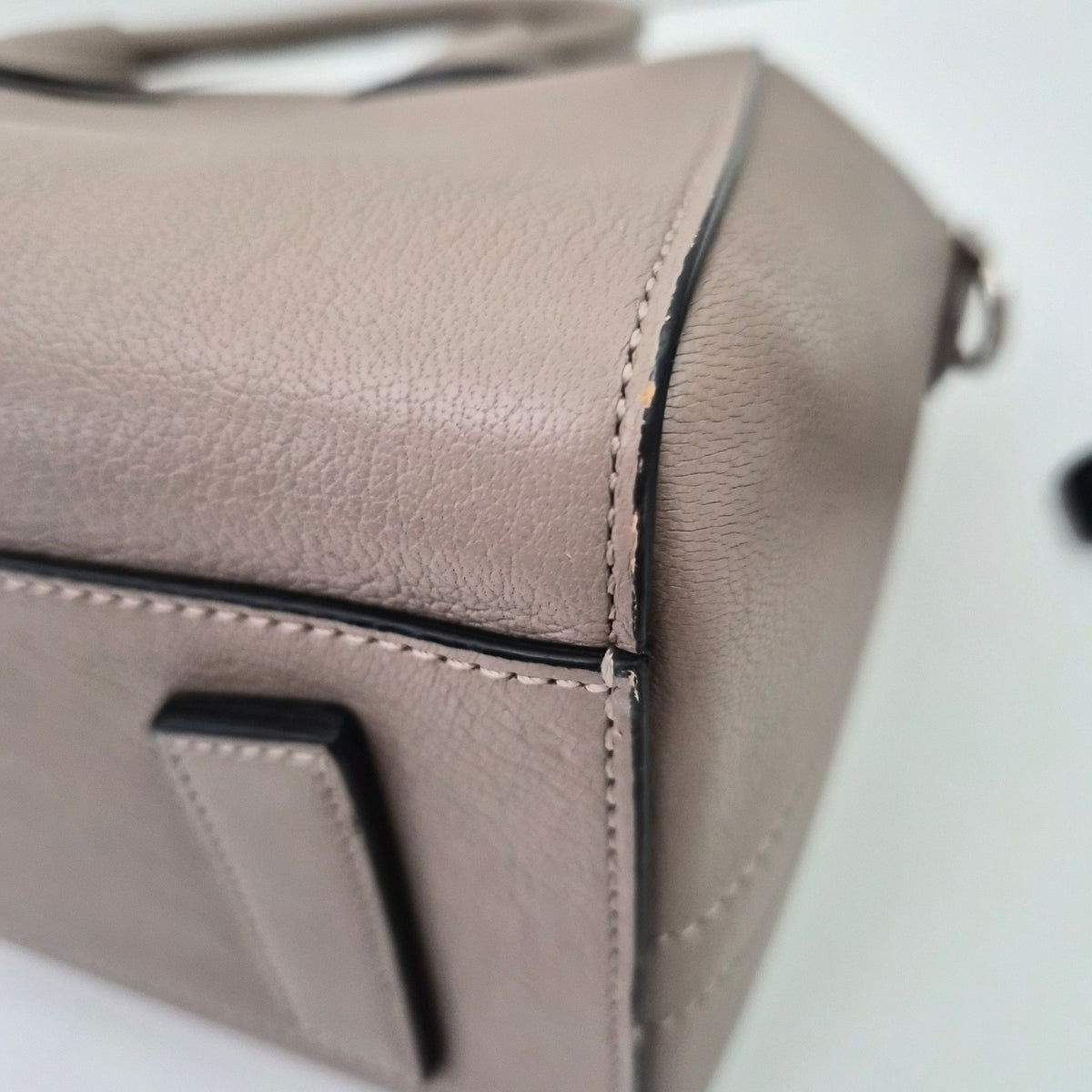 Givenchy Small Gray Leather Antigona Shoudler Bag 2026