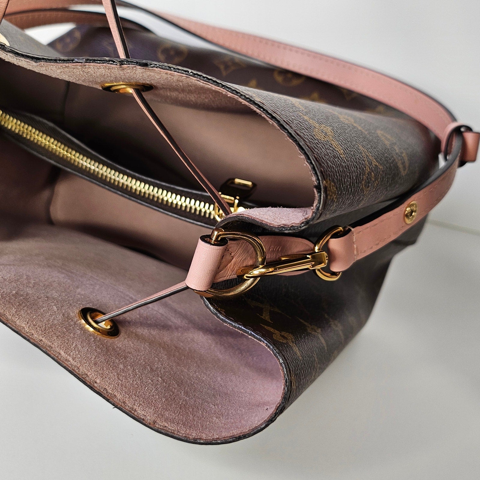 Louis Vuitton Néonoé MM Monogram Pink Shoulder Bag
