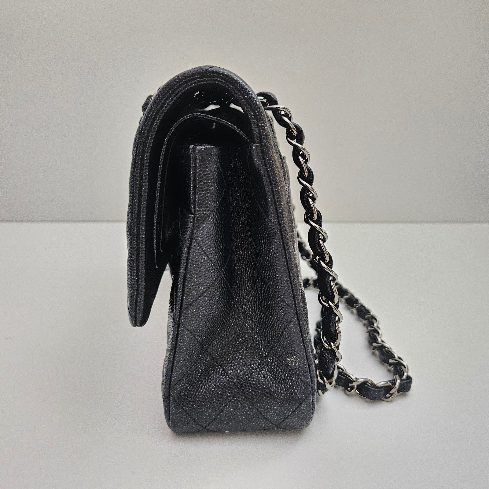 Chanel Classic Medium Flap 18C Iridescent Black Black Caviar Shoulder Bag Gunmetal Hardware
