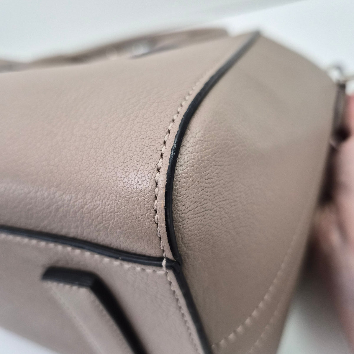 Givenchy Small Gray Leather Antigona Shoudler Bag 2026