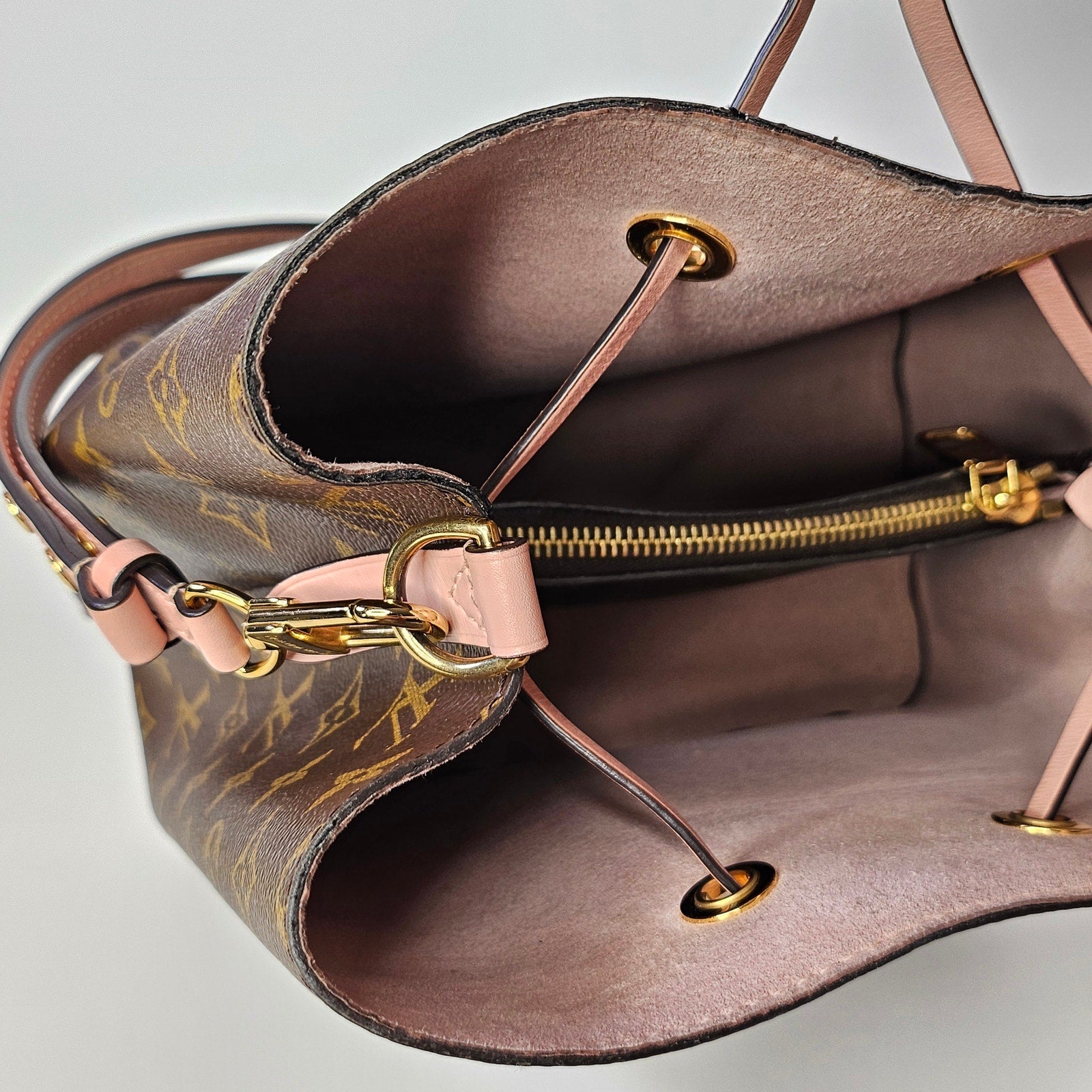 Louis Vuitton Néonoé MM Monogram Pink Shoulder Bag