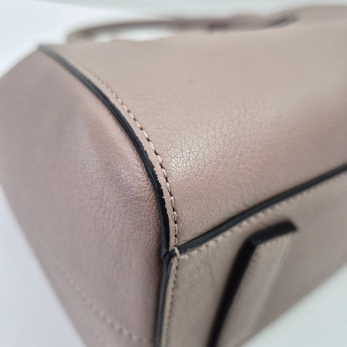 Givenchy Small Gray Leather Antigona Shoudler Bag 2026