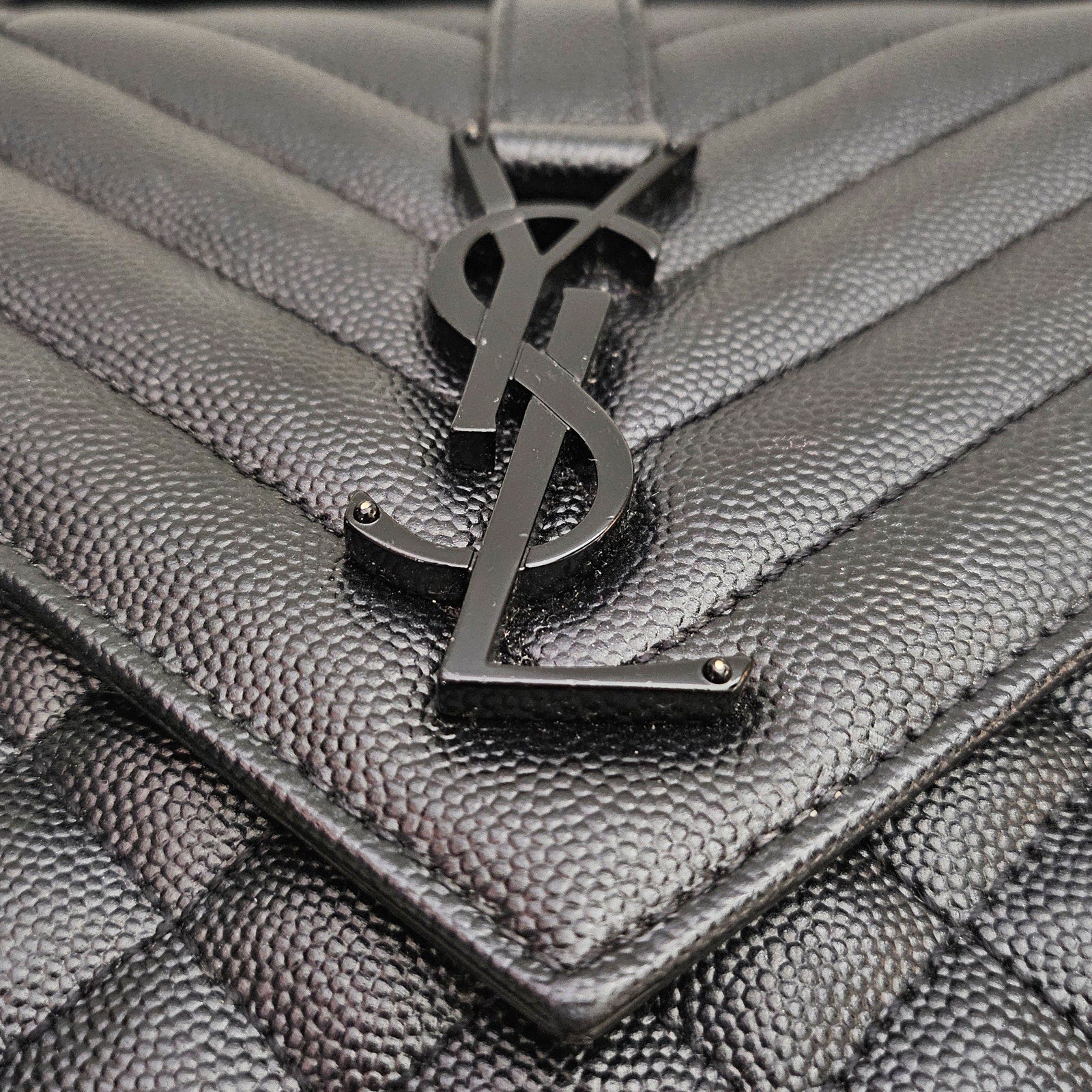 Saint Laurent Grain De Poudre Matelasse Triquilt Medium Monochrome Satchel Black